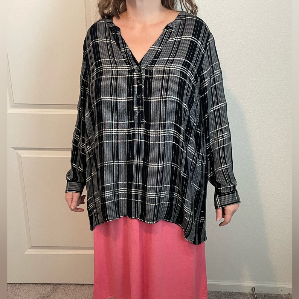 High-Low Holiday Blouse - Picture 5 of 6